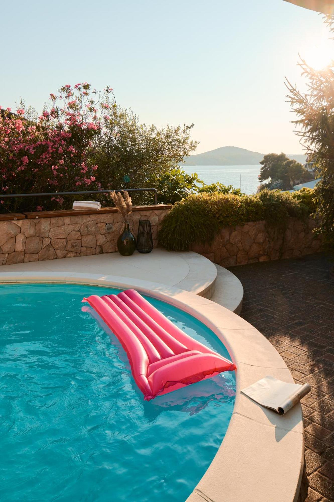 Luxurious City Retreat With Pool Шибеник Экстерьер фото