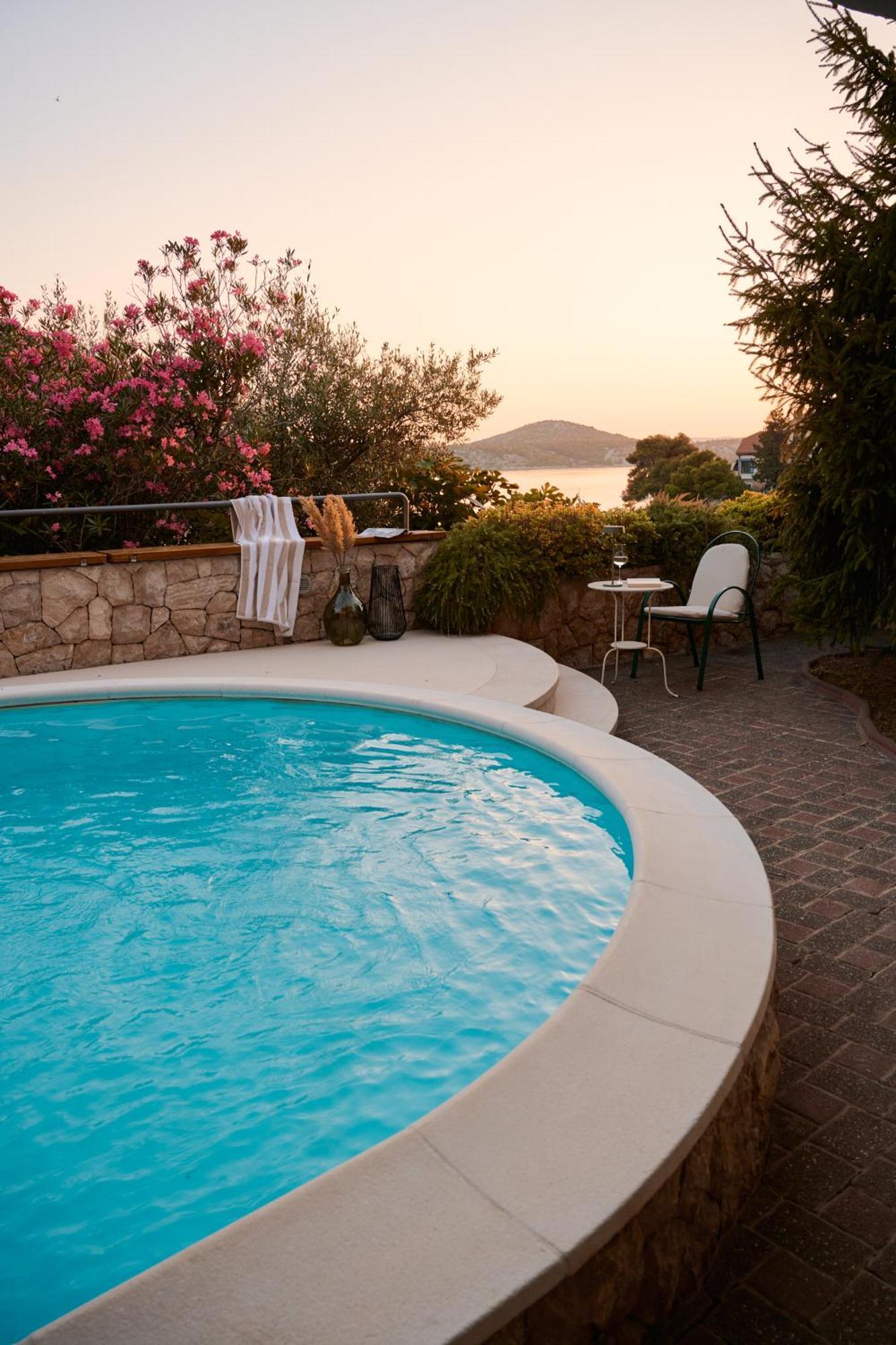 Luxurious City Retreat With Pool Шибеник Экстерьер фото